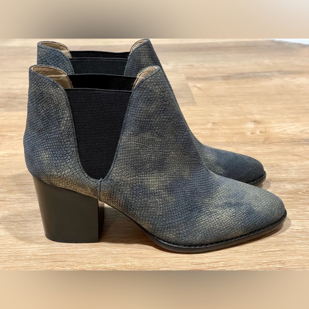NEW G.I.L.I. Metallic Leather Chelsea Boots Baldwyn Size 7.5